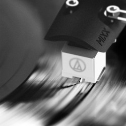 Mixx Analog System 5 - Platine Vinyl + Enceintes sans fil - Bluetooth - Noir